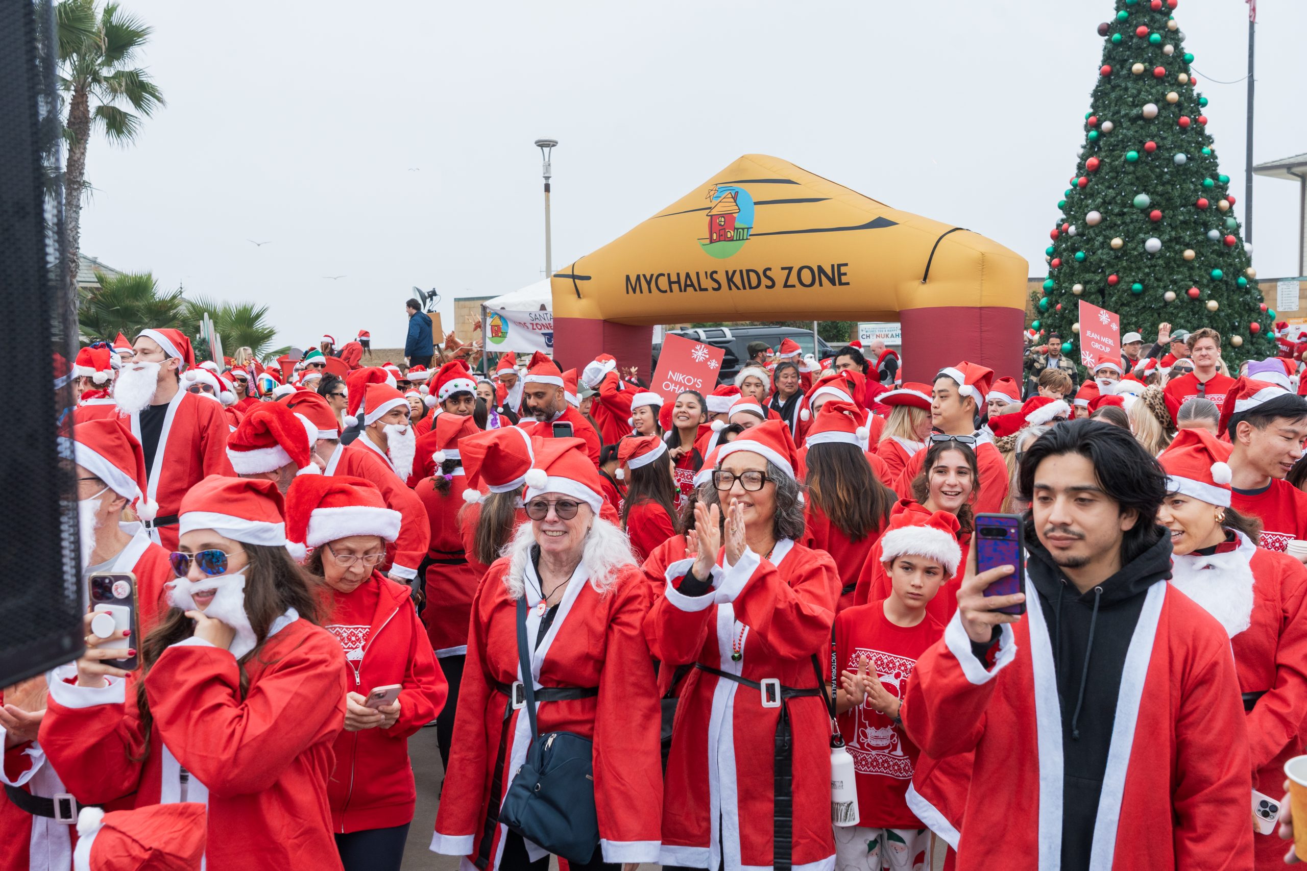 Mychals Santa Stroll - Ledesma Studios-1135