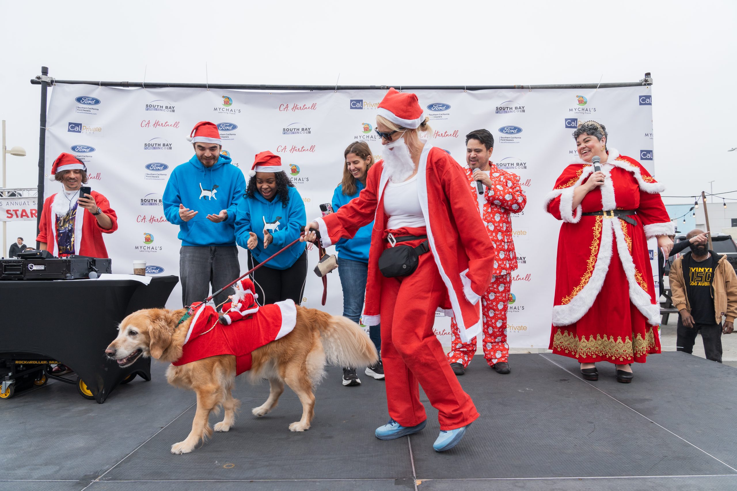 Mychals Santa Stroll - Ledesma Studios-1191